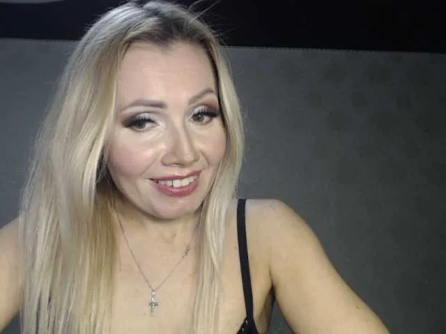 Live sex webcam photo for HotSweetBarby #272501917