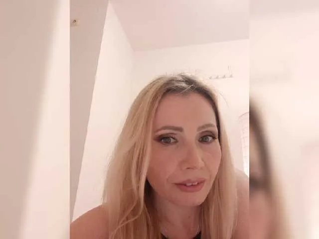 Live sex webcam photo for HotSweetBarby #273428241