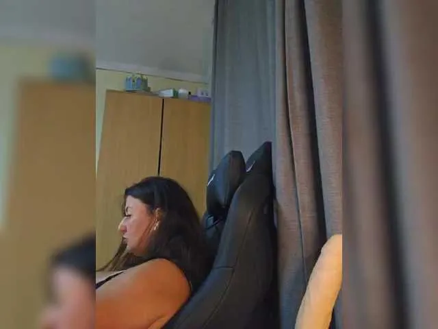 Live sex webcam photo for Hotangel75 #291472227
