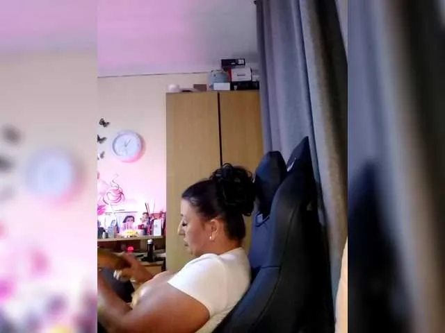Live sex webcam photo for Hotangel75 #291636816