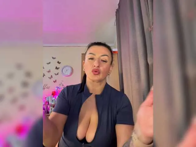 Live sex webcam photo for Hotangel75 #293044745