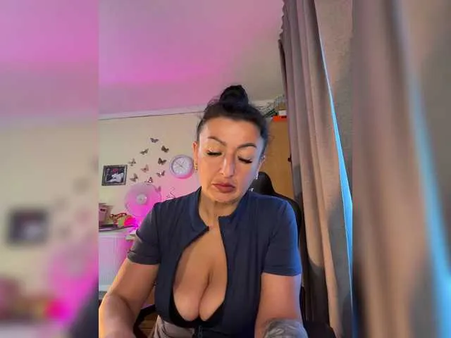 Live sex webcam photo for Hotangel75 #294016959