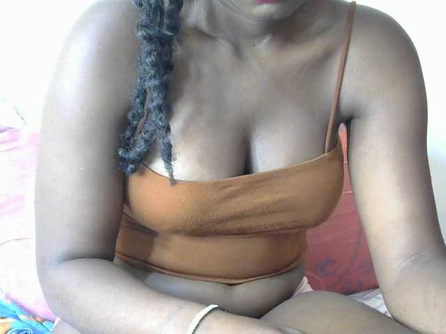 Live sex webcam photo for Hotcumqueen #277939527