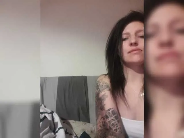 Live sex webcam photo for Hotczarnulka69-1 #277859087