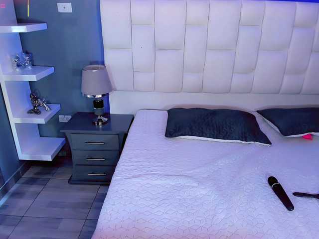 Live sex webcam photo for HottSalomee #292145843