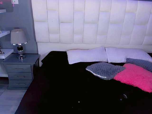 Live sex webcam photo for HottSalomee #292231417