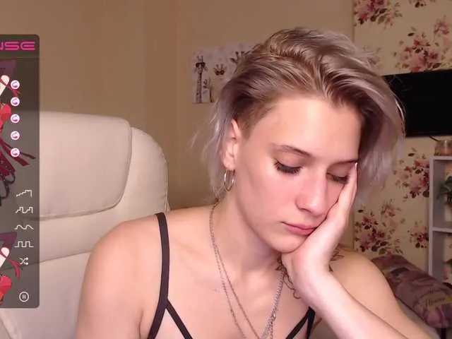 Live sex webcam photo for HottiDevil #274506760