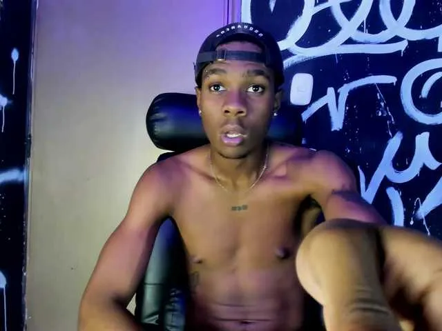 Live sex webcam photo for HottieKingN #275486119