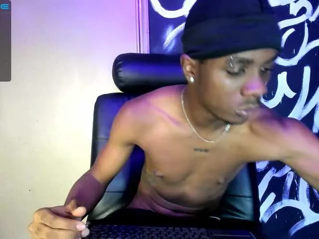 Live sex webcam photo for HottieKingN #275572018