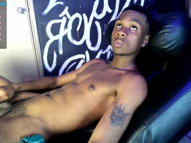 Live sex webcam photo for HottieKingN #275637869