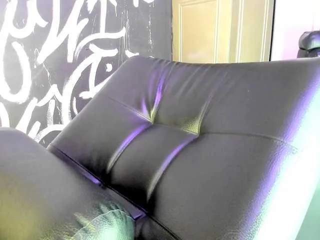 Live sex webcam photo for HottieKingN #275673802