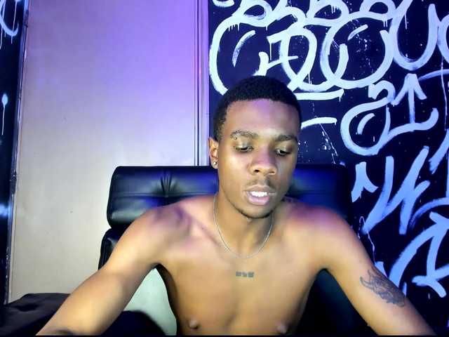 Live sex webcam photo for HottieKingN #275696675