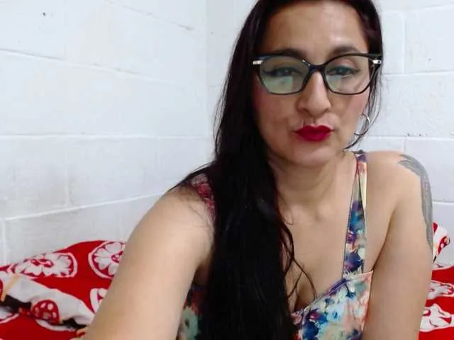 Live sex webcam photo for HotxKarina #290997465