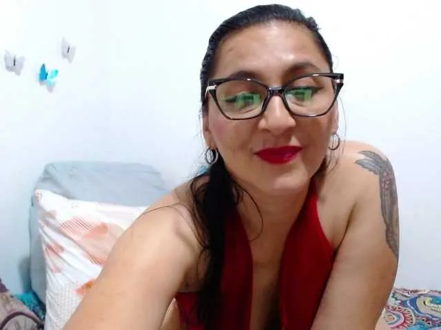 Live sex webcam photo for HotxKarina #291630178