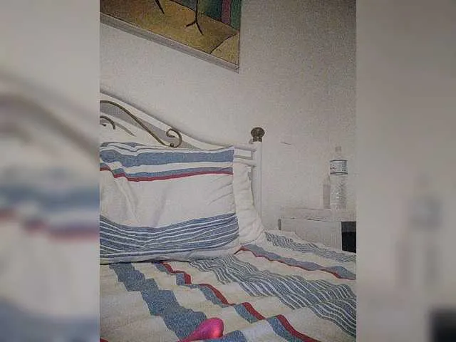 Live sex webcam photo for HotyWinter84 #272932589
