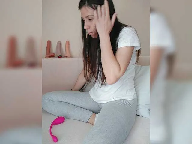 Live sex webcam photo for HotyWinter84 #273170296