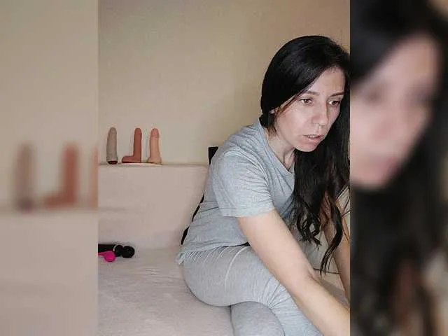 Live sex webcam photo for HotyWinter84 #273190705
