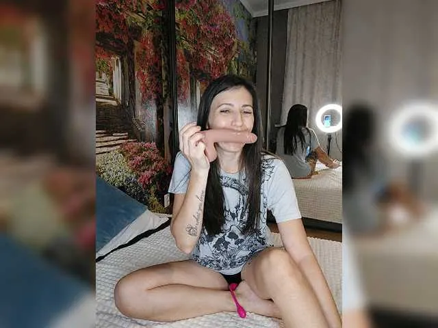 Live sex webcam photo for HotyWinter84 #274393454