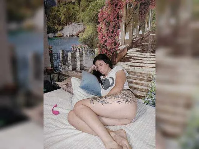 Live sex webcam photo for HotyWinter84 #274515658