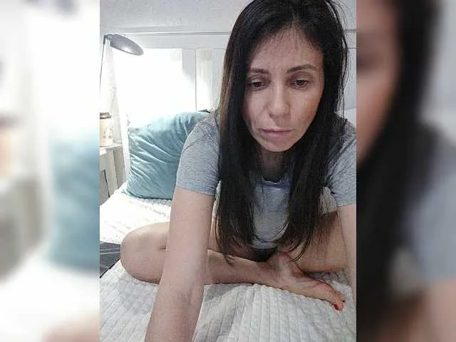 Live sex webcam photo for HotyWinter84 #277402527