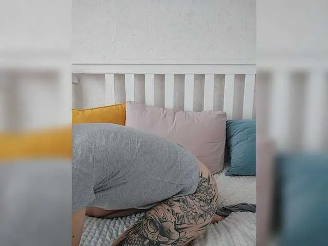 Live sex webcam photo for HotyWinter84 #277495883