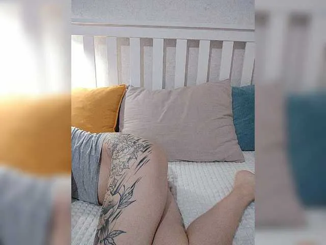 Live sex webcam photo for HotyWinter84 #277497692