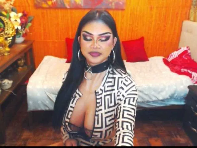 Live sex webcam photo for HugeCockSelena #278303603