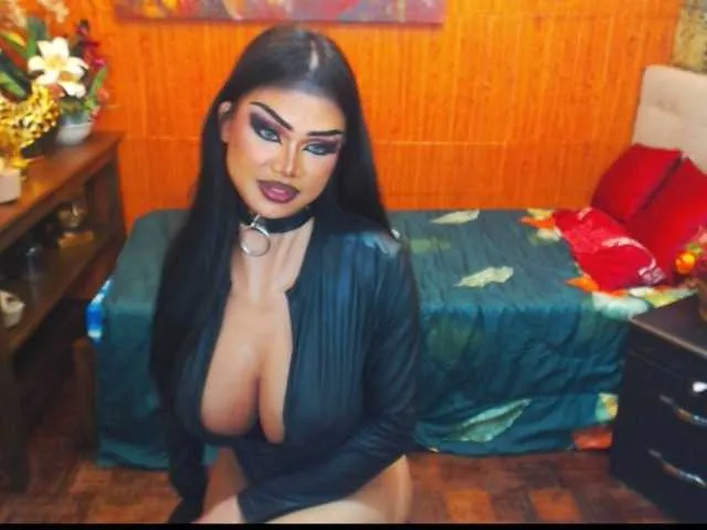 Live sex webcam photo for HugeCockSelena #278309997