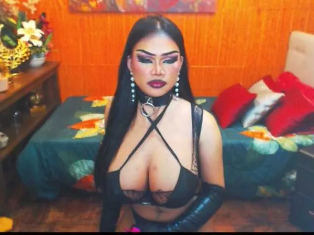 Live sex webcam photo for HugeCockSelena #281683884