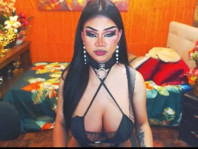 Live sex webcam photo for HugeCockSelena #285466199