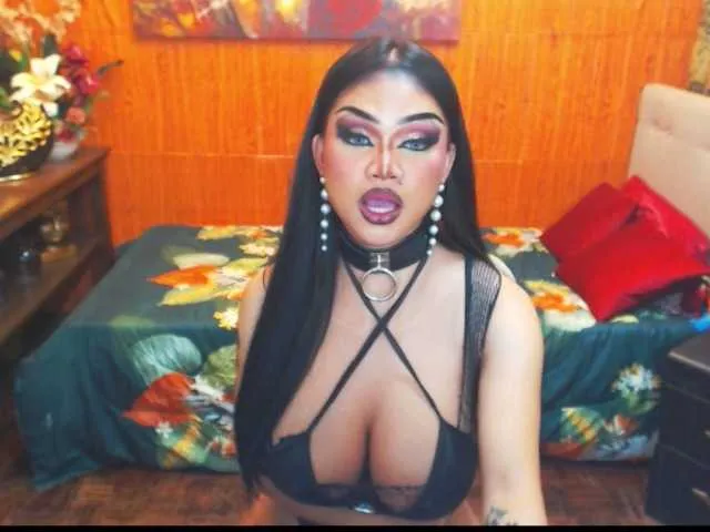 Live sex webcam photo for HugeCockSelena #287569426