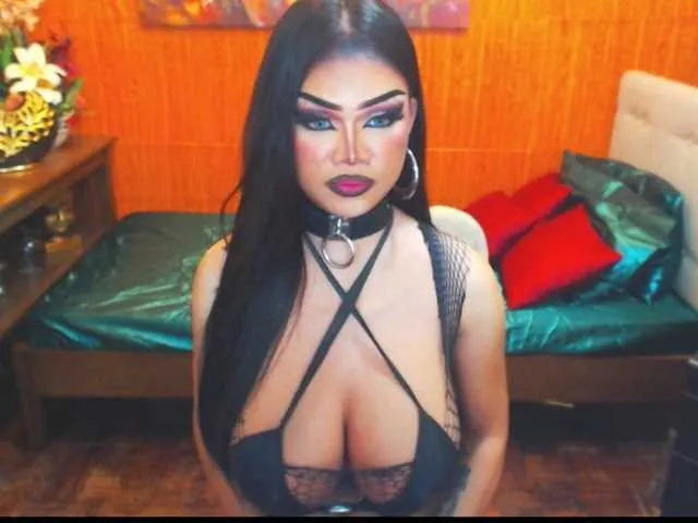 Live sex webcam photo for HugeCockSelena #287893230