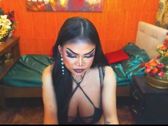 Live sex webcam photo for HugeCockSelena #289194025
