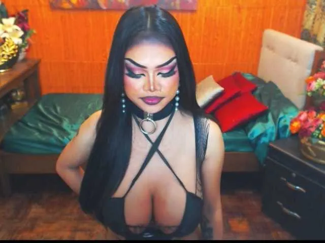 Live sex webcam photo for HugeCockSelena #289299516