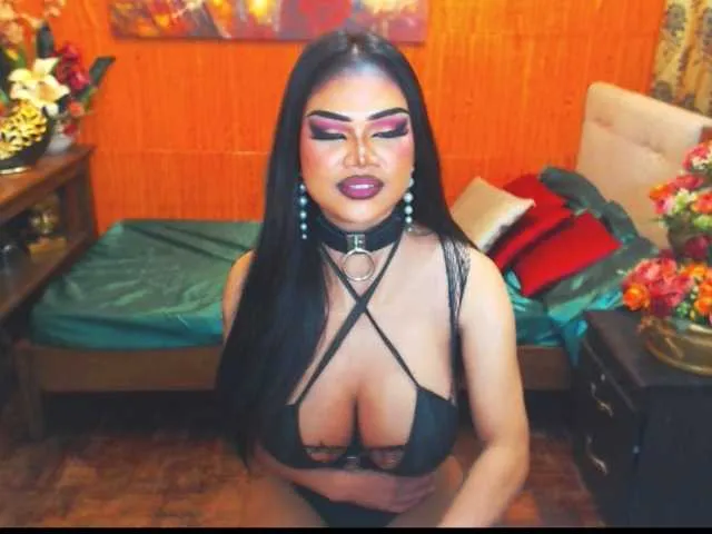 Live sex webcam photo for HugeCockSelena #289325659