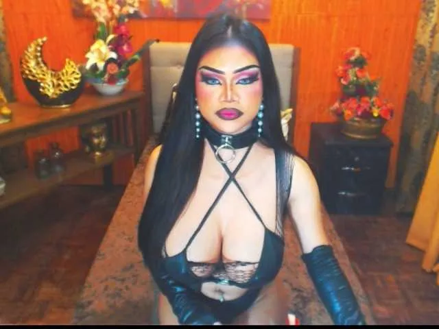 Live sex webcam photo for HugeCockSelena #289741739