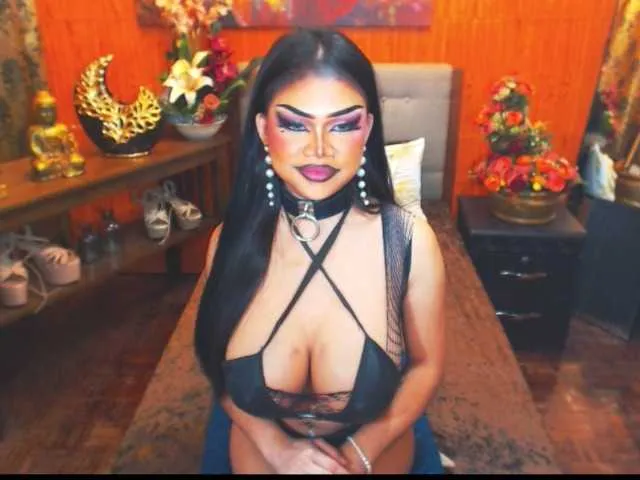 Live sex webcam photo for HugeCockSelena #290019451