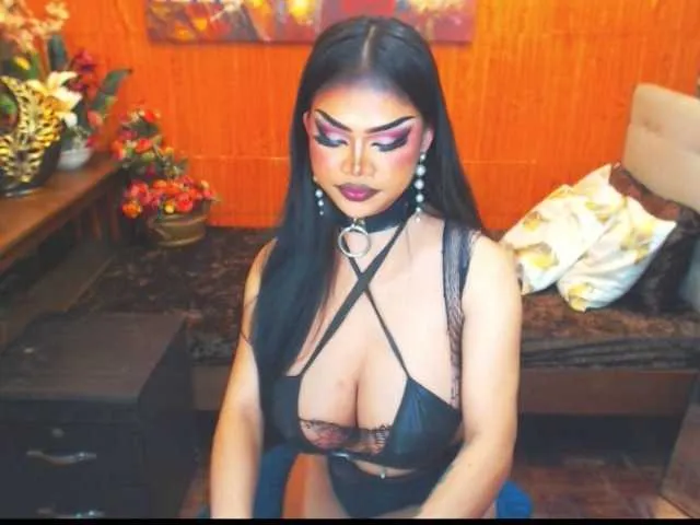 Live sex webcam photo for HugeCockSelena #290026623
