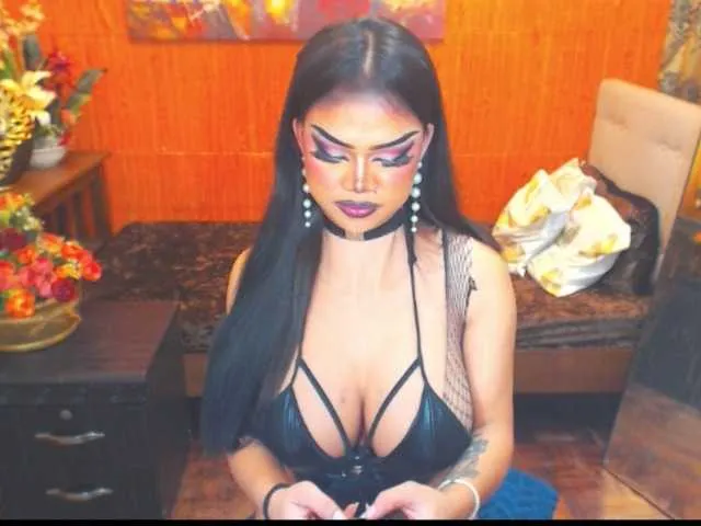 Live sex webcam photo for HugeCockSelena #290034727