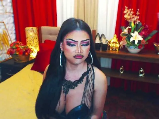 Live sex webcam photo for HugeCockSelena #290183576