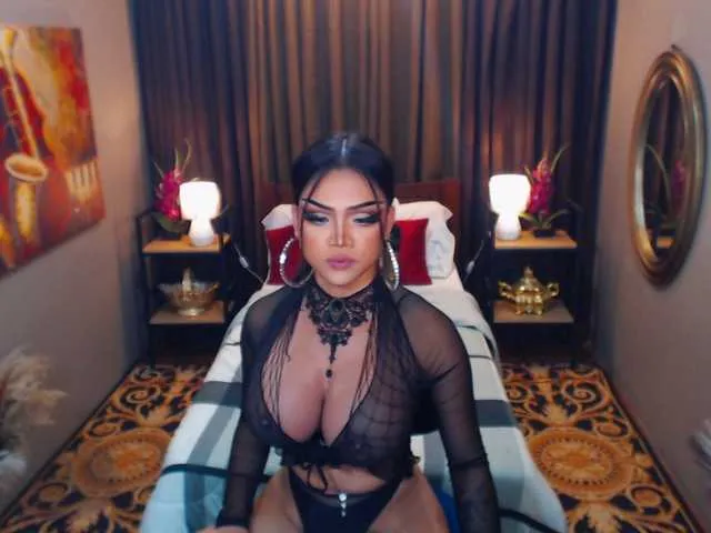 Live sex webcam photo for HugeCockSelena #290435196