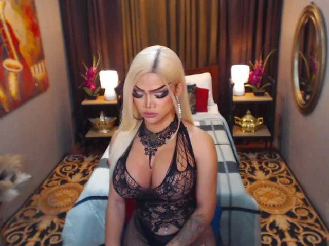 Live sex webcam photo for HugeCockSelena #290525510