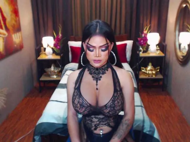 Live sex webcam photo for HugeCockSelena #290641678