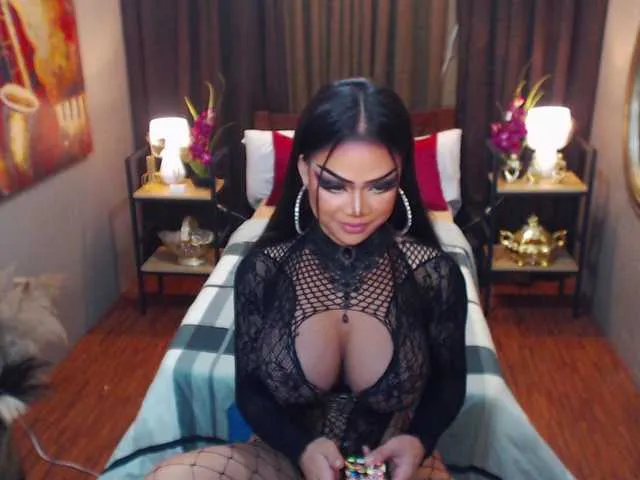 Live sex webcam photo for HugeCockSelena #290675815