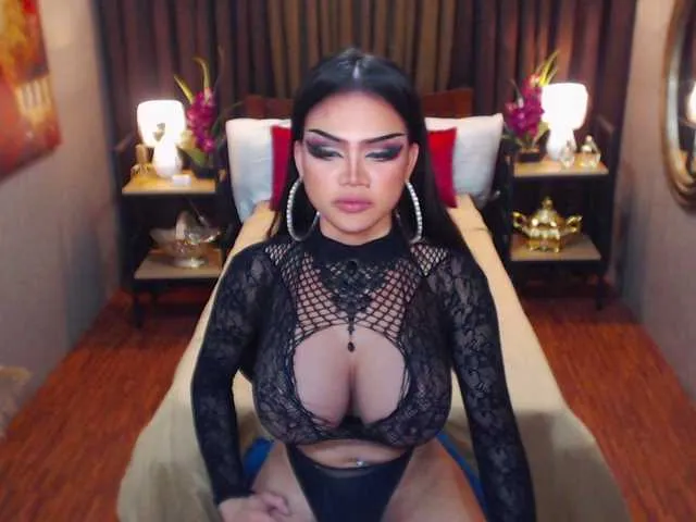 Live sex webcam photo for HugeCockSelena #290746725