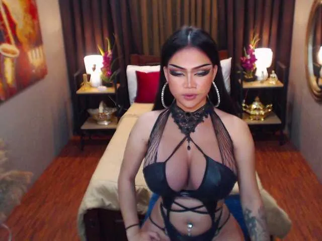 Live sex webcam photo for HugeCockSelena #290760722