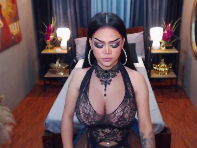 Live sex webcam photo for HugeCockSelena #290859093