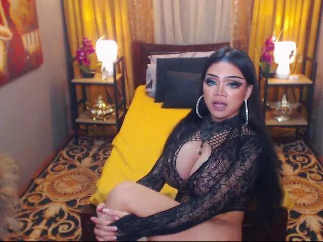 Live sex webcam photo for HugeCockSelena #291017735