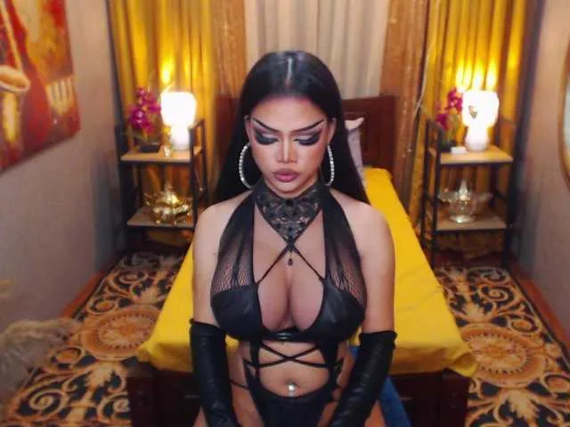 Live sex webcam photo for HugeCockSelena #291058718