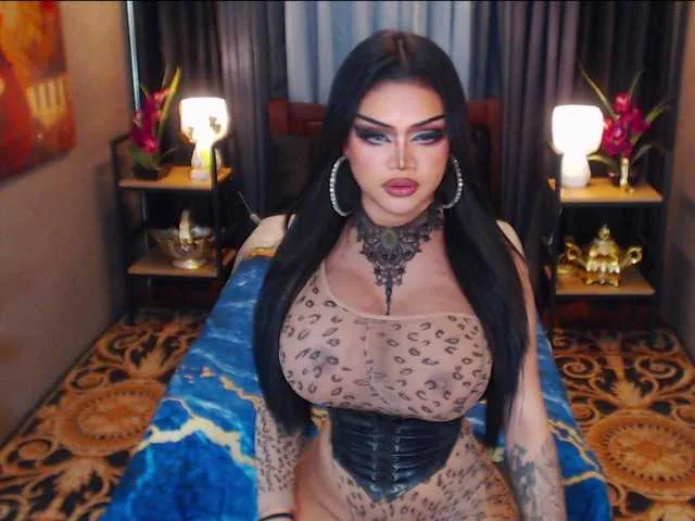 Live sex webcam photo for HugeCockSelena #291328158